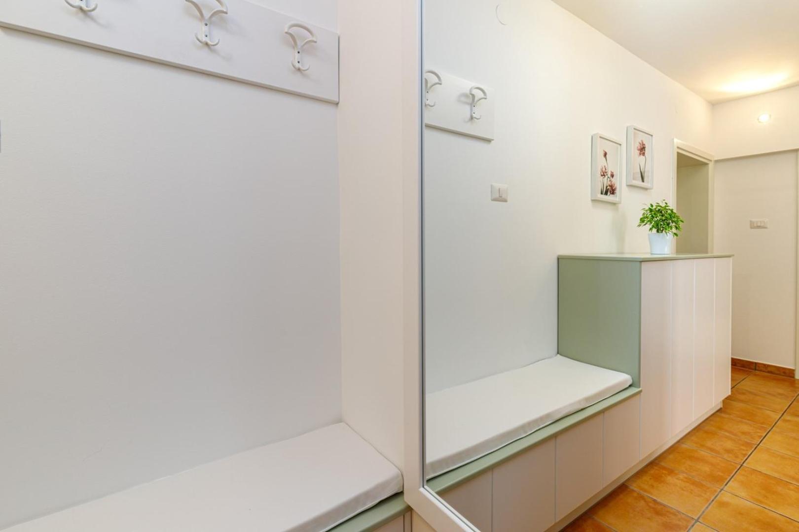Apartments Lavizatic 波雷奇 客房 照片